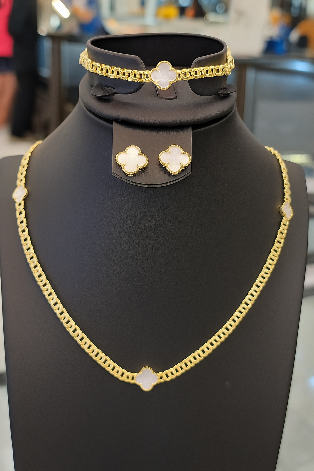 White Clover Necklace, Earrings and Bracelet Set