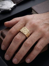 Load image into Gallery viewer, 10 K GOLD NUGGET RING
