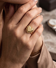 Load image into Gallery viewer, 10 K GOLD HEART RING