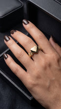 Load image into Gallery viewer, 10 K CHINO BAR HEART RING