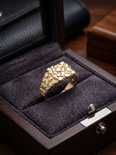 Load image into Gallery viewer, 10 K GOLD NUGGET RING