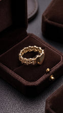 Load image into Gallery viewer, 10 K CHINO BAR HEART RING