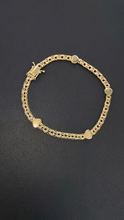 Load image into Gallery viewer, 10K Gold Triple-Link(Chino link) Heart Bracelet