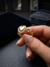 Load image into Gallery viewer, 10 K GOLD HEART CHINO LINK RING