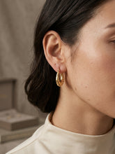 Load image into Gallery viewer, 14 K GOLD RIBBED HOOP EARRINGS