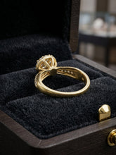 Load image into Gallery viewer, 10 K GOLD CLUSTER RING
