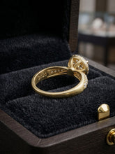 Load image into Gallery viewer, 10 K GOLD CLUSTER RING