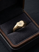 Load image into Gallery viewer, 10 K GOLD CUSTOMIZABLE HEART INICIAL RING