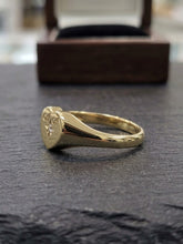 Load image into Gallery viewer, 10 K GOLD CUSTOMIZABLE HEART INICIAL RING