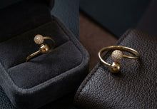 Load image into Gallery viewer, 10 K GOLD DUAL SPHERE RING