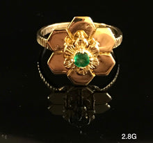 Load image into Gallery viewer, Flower Ring with green stone 10k solid gold