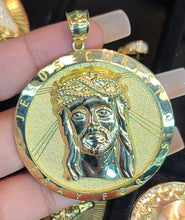 Load image into Gallery viewer, Yellow Gold Circular Pendant with Jesus Face