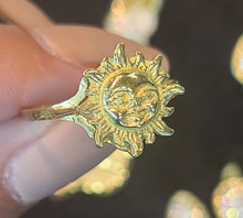 Load image into Gallery viewer, Yellow Gold Sun Ring