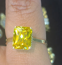 Load image into Gallery viewer, Yellow Gold Square Ring with Yellow Stone