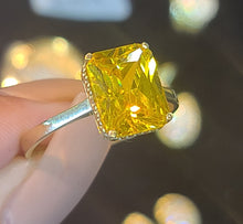 Load image into Gallery viewer, Yellow Gold Square Ring with Yellow Stone
