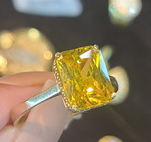 Load image into Gallery viewer, Yellow Gold Square Ring with Yellow Stone