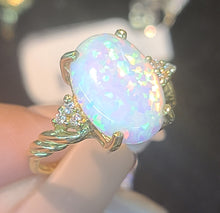 Load image into Gallery viewer, Yellow Gold Opal Ring