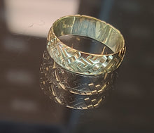 Load image into Gallery viewer, Yellow Gold Wedding Band Ring