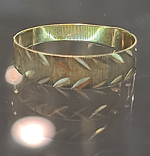 Load image into Gallery viewer, Yellow Gold Band with Texture