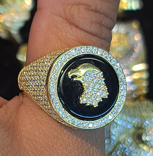 Yellow Gold Circular Ring With Reflective Background and Bird