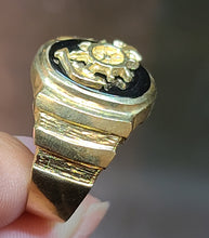 Load image into Gallery viewer, Yellow Gold Circular Ring With Ship Wheel