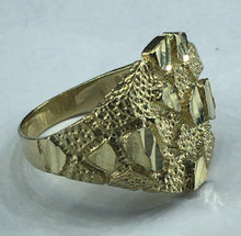 Load image into Gallery viewer, 10K Gold Textured Ring