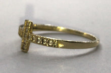 Load image into Gallery viewer, 10K Gold Cross Ring
