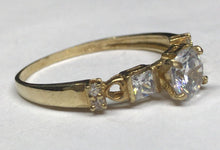 Load image into Gallery viewer, 10K Gold Round Engagement Ring