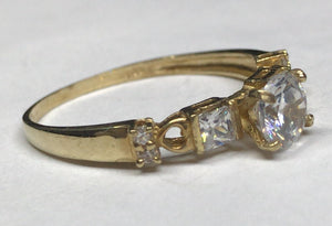 10K Gold Round Engagement Ring