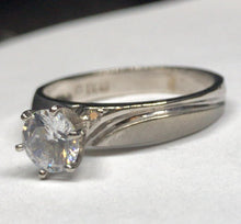 Load image into Gallery viewer, 10K Gold Blonde Solitaire Ring