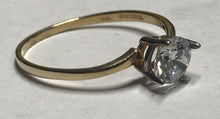 Load image into Gallery viewer, 10K Gold Wavy Solitaire Ring