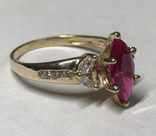 Load image into Gallery viewer, 10K Gold Marquise Ring