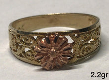 Load image into Gallery viewer, 10K Gold Flowered Ring