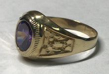 Load image into Gallery viewer, 10K Gold Stone Ring