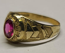 Load image into Gallery viewer, 10K Gold Graduation Ring