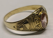 Load image into Gallery viewer, 10K Gold Graduation Ring