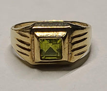 Load image into Gallery viewer, 10K Gold Stone Ring
