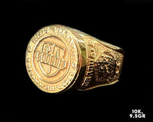 Load image into Gallery viewer, Solid gold graduation ring